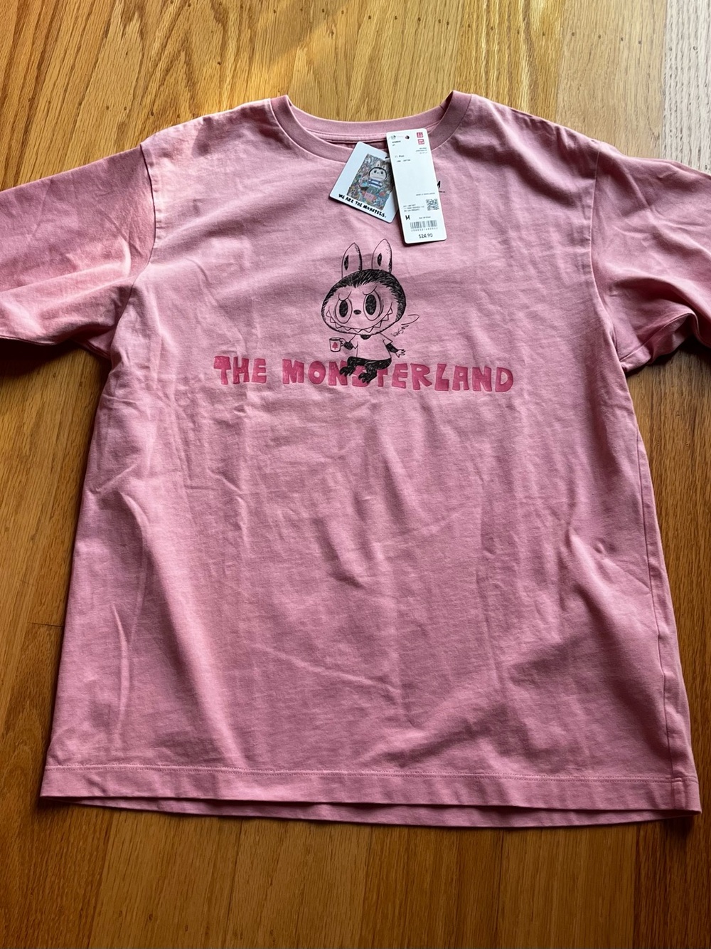NWT Uniqlo Popmart Labubu Pink 'The Monsterland' Graphic Short Sleeve Tee Medium - Picture 4 of 12